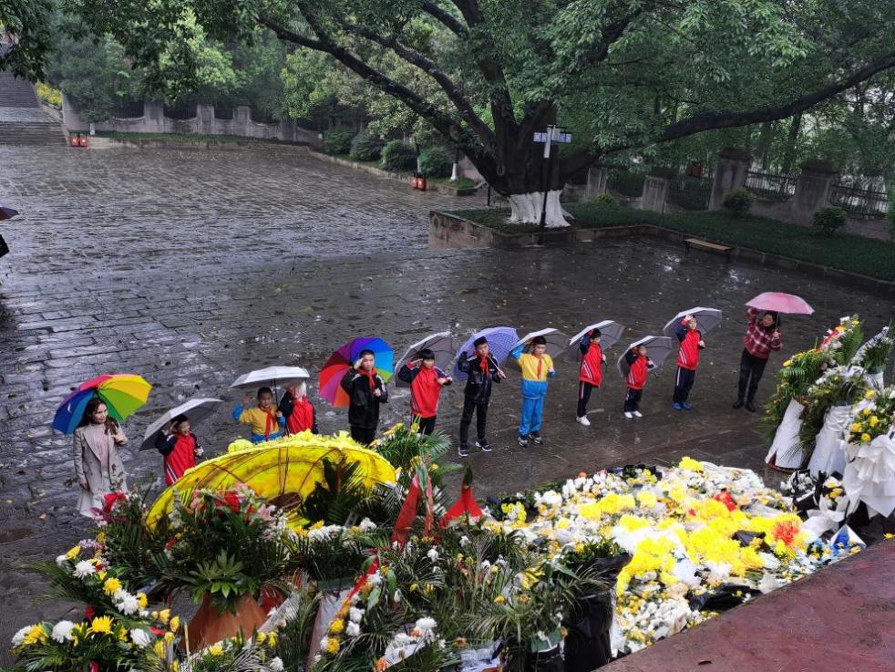 携手孩子们开展系列党史学习教育活动